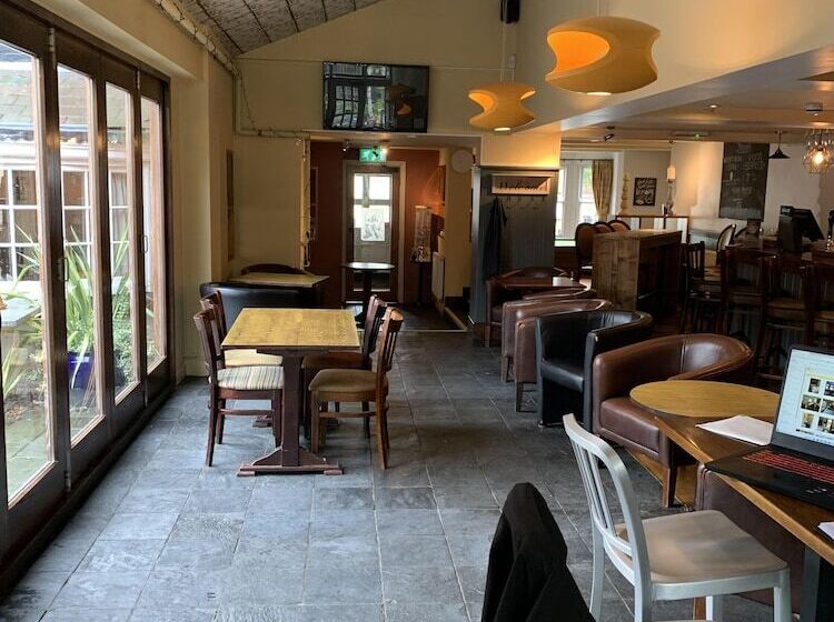 בית מלון כפרי George & Dragon