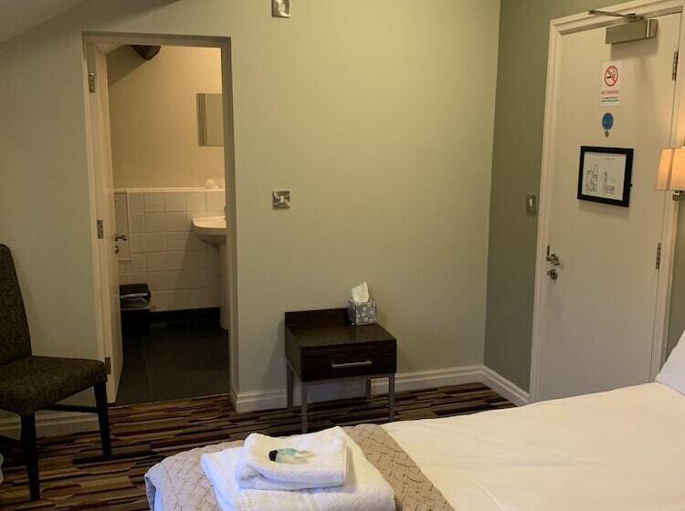 בית מלון כפרי George & Dragon