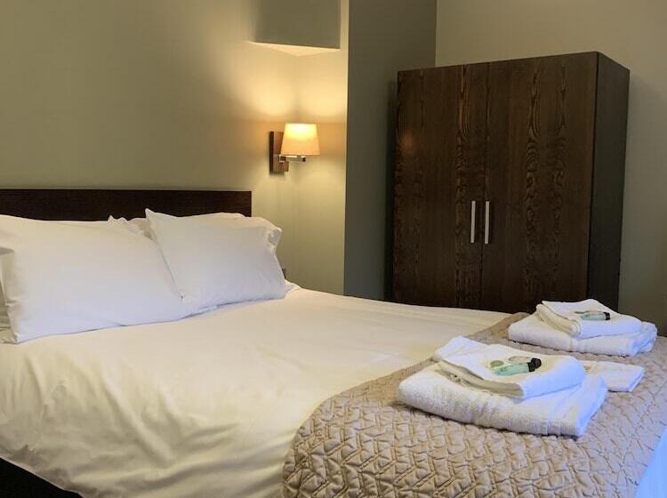 בית מלון כפרי George & Dragon