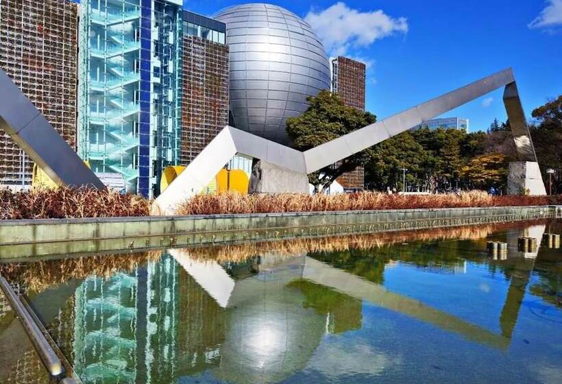 Hamilton Hotel Black