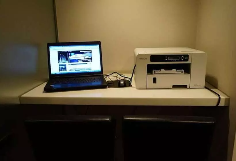 Hamilton Hotel Black