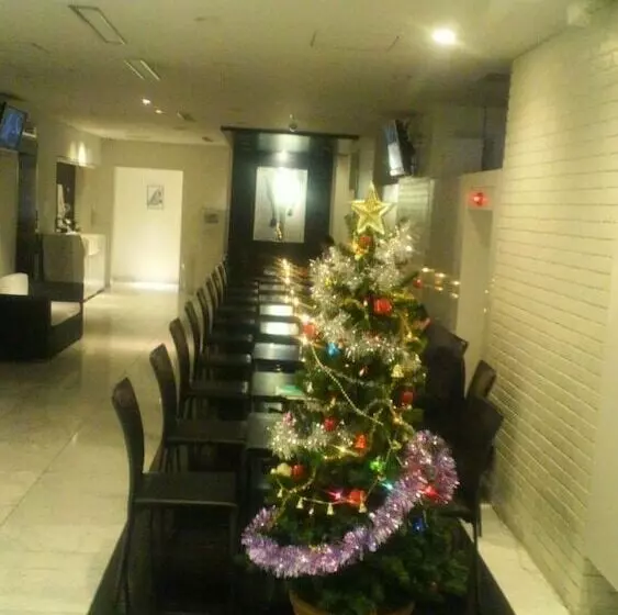 Hamilton Hotel Black