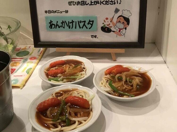 Hamilton Hotel Black