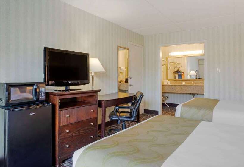 בית מלון כפרי Quality Inn Fredericksburg Near Historic Downtown