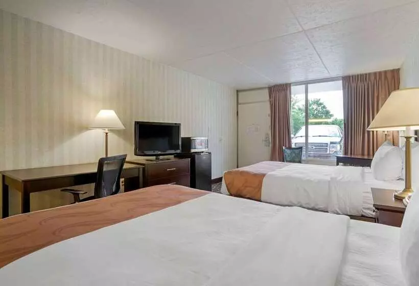 호텔 Quality Inn Fredericksburg Near Historic Downtown