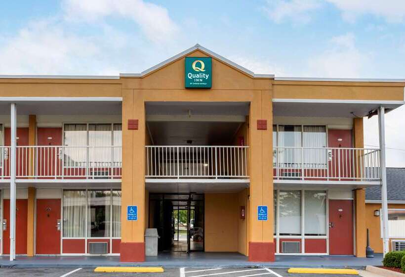בית מלון כפרי Quality Inn Fredericksburg Near Historic Downtown