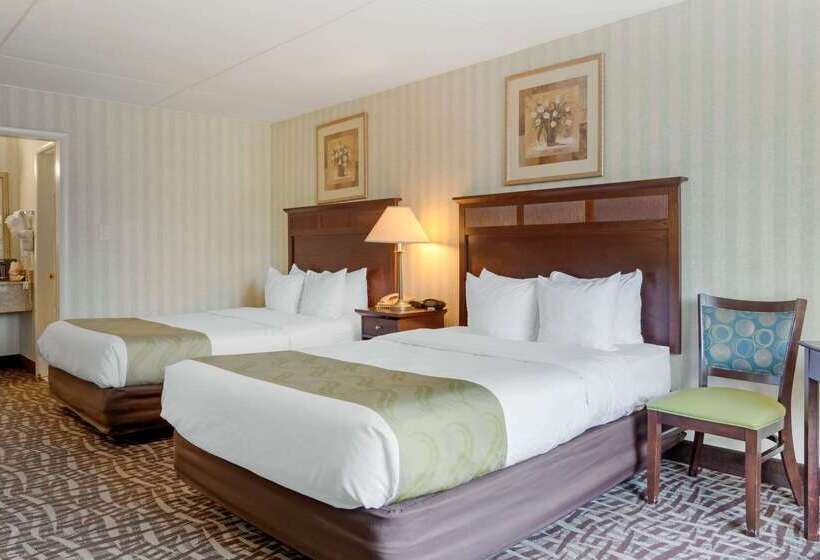 בית מלון כפרי Quality Inn Fredericksburg Near Historic Downtown