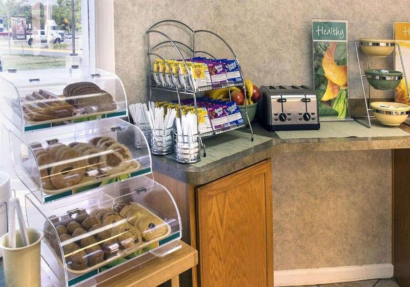 בית מלון כפרי Quality Inn Fredericksburg Near Historic Downtown