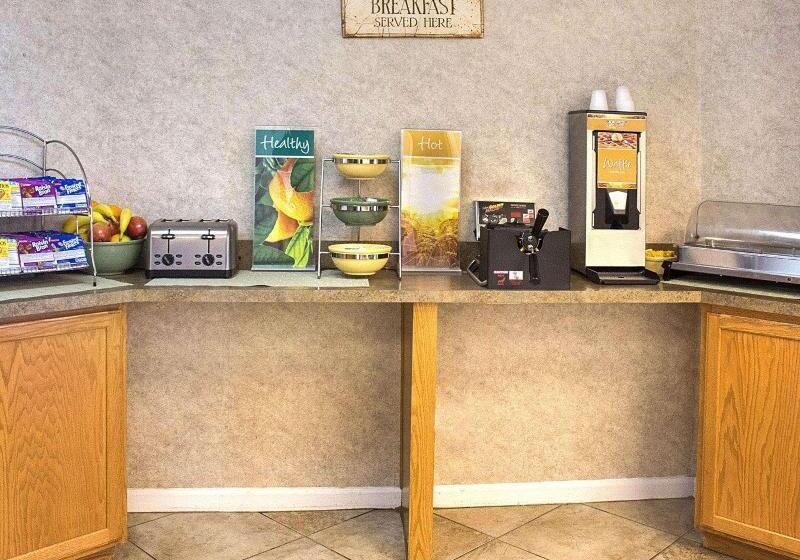 בית מלון כפרי Quality Inn Fredericksburg Near Historic Downtown