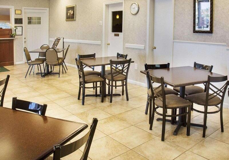 בית מלון כפרי Quality Inn Fredericksburg Near Historic Downtown