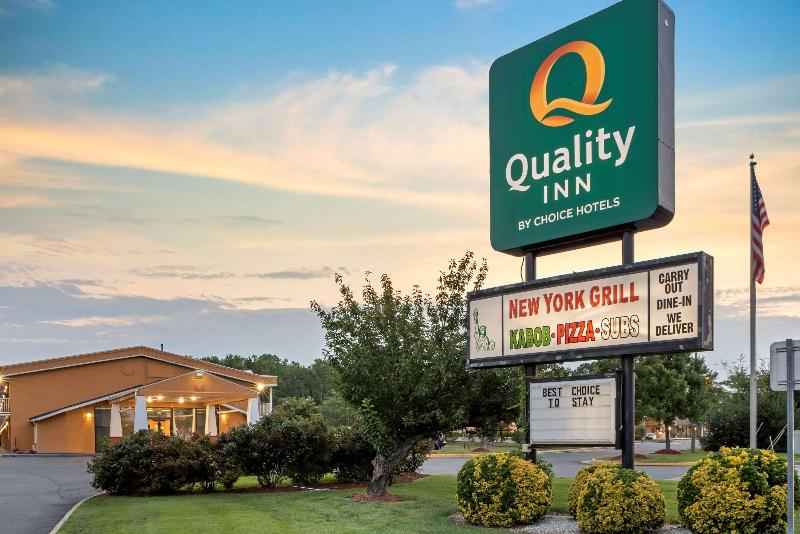 בית מלון כפרי Quality Inn Fredericksburg Near Historic Downtown