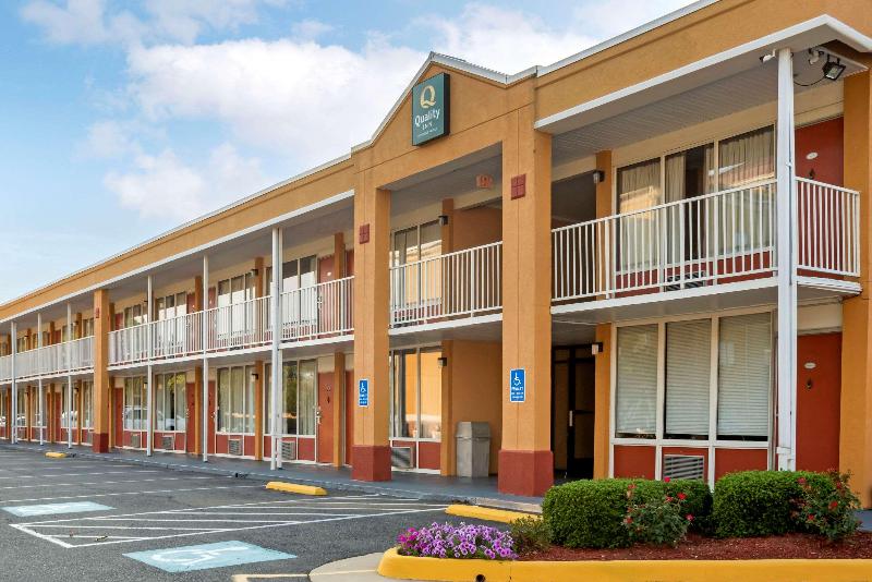 בית מלון כפרי Quality Inn Fredericksburg Near Historic Downtown