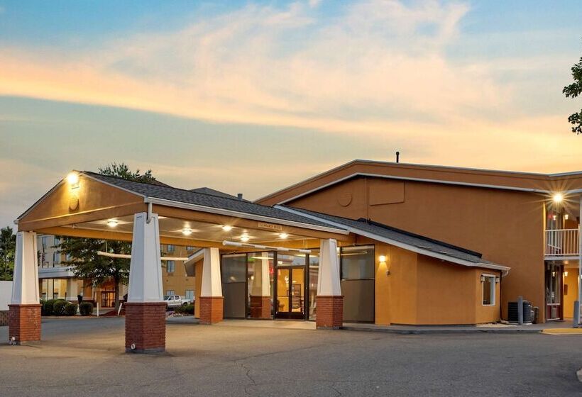 בית מלון כפרי Quality Inn Fredericksburg Near Historic Downtown