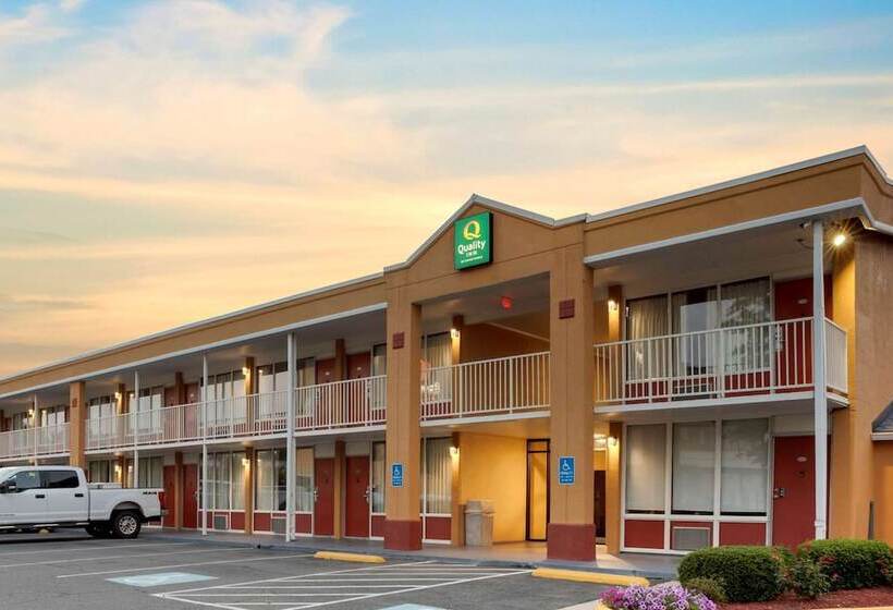 בית מלון כפרי Quality Inn Fredericksburg Near Historic Downtown