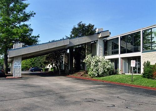 בית מלון כפרי Quality Inn