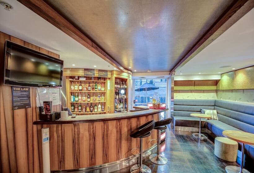 The Quadrant Hotel & Suites