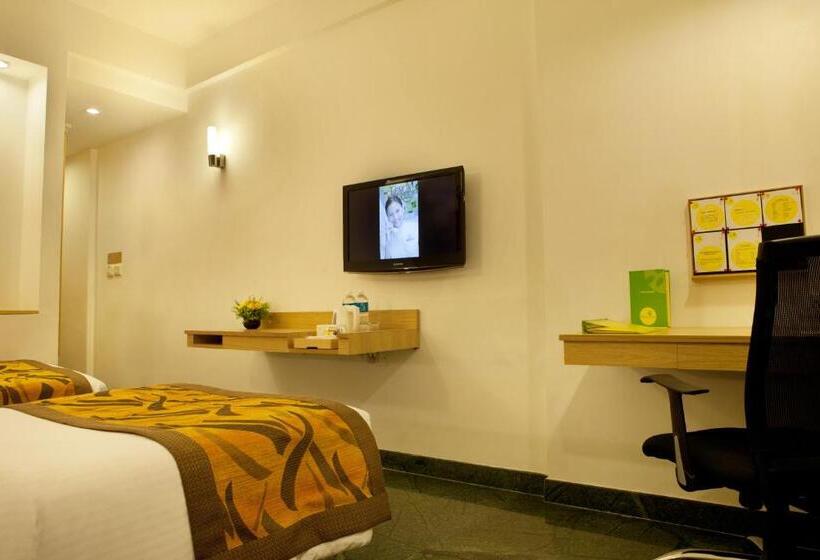 Lemon Tree Hotel, Udyog Vihar, Gurugram