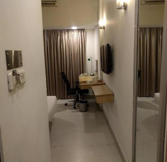 Lemon Tree Hotel, Udyog Vihar, Gurugram