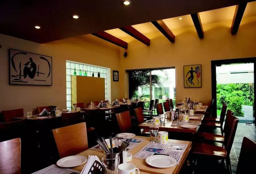 Lemon Tree Hotel, Udyog Vihar, Gurugram