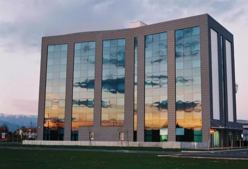 Отель Meditur Udine Nord