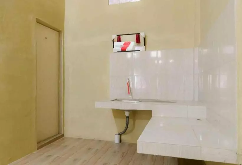 ホテル Reddoorz Near Bukit Kubu Berastagi