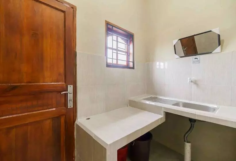 ホテル Reddoorz Near Bukit Kubu Berastagi