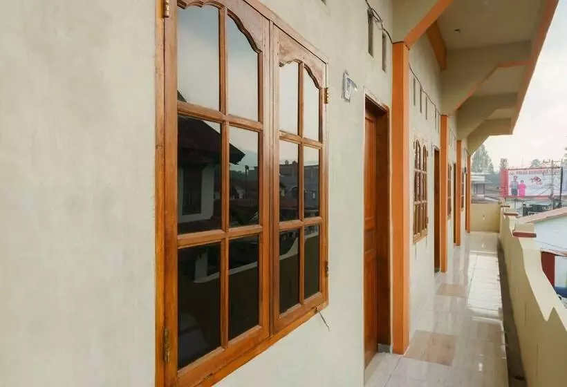 ホテル Reddoorz Near Bukit Kubu Berastagi