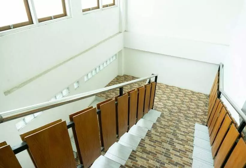 Majatalo Reddoorz Plus @ Ende City Center