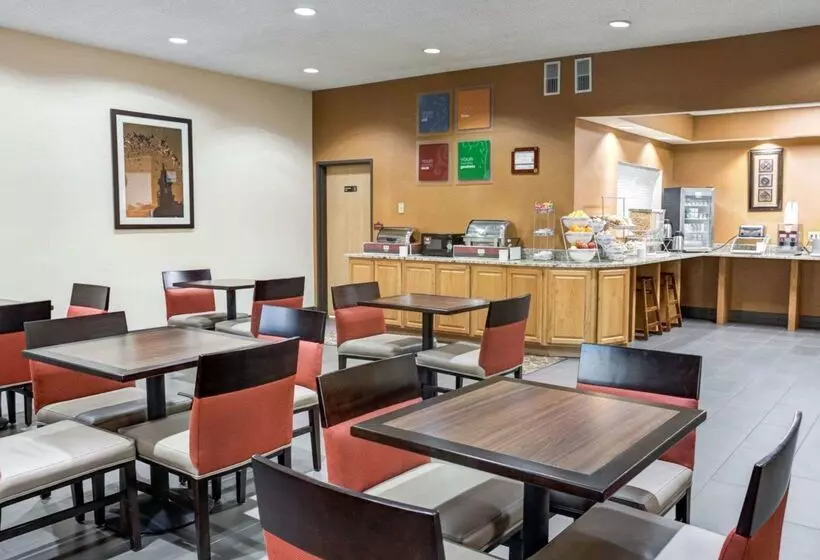 هتل Comfort Suites Kansas Cityliberty