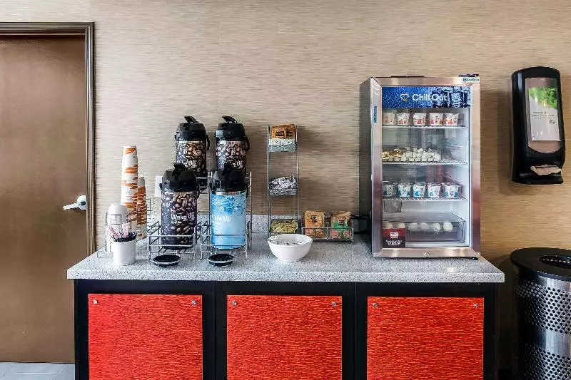 酒店 Comfort Suites San Jose Airport