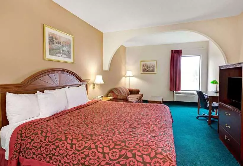 Отель Days Inn & Suites By Wyndham Louisville Sw