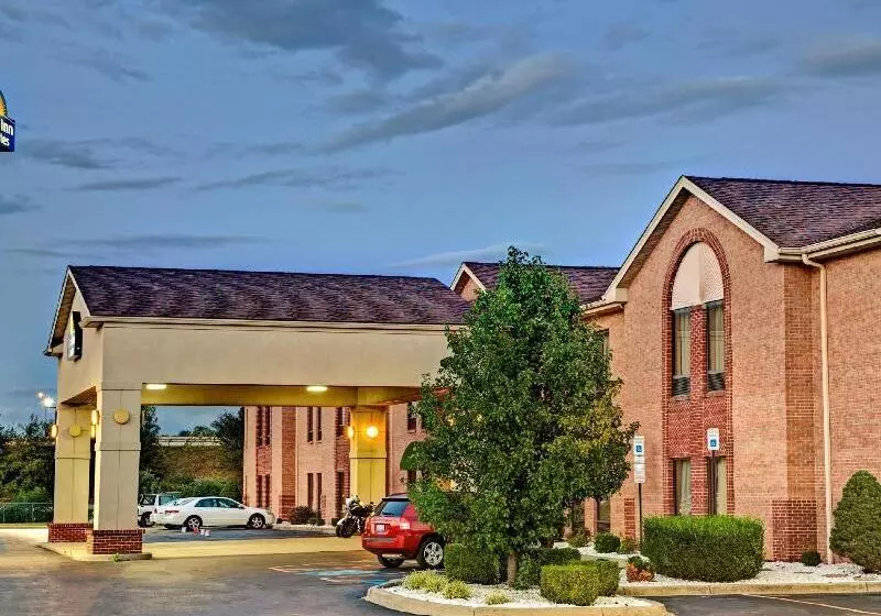 Отель Days Inn & Suites By Wyndham Louisville Sw