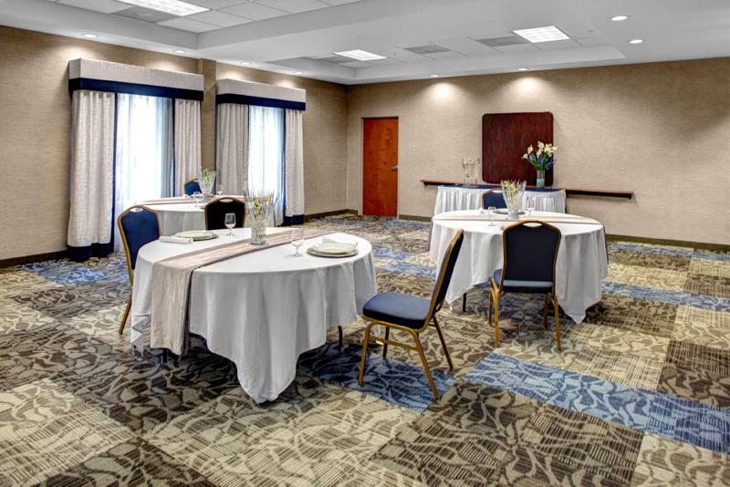 בית מלון כפרי Holiday Inn Express Ashland, An Ihg