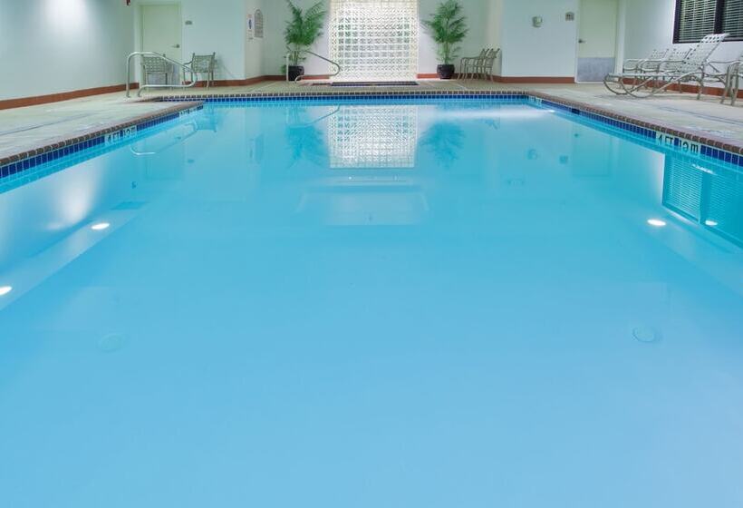 בית מלון כפרי Holiday Inn Express Ashland, An Ihg