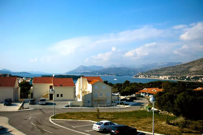 Отель Pervanovo Apartments