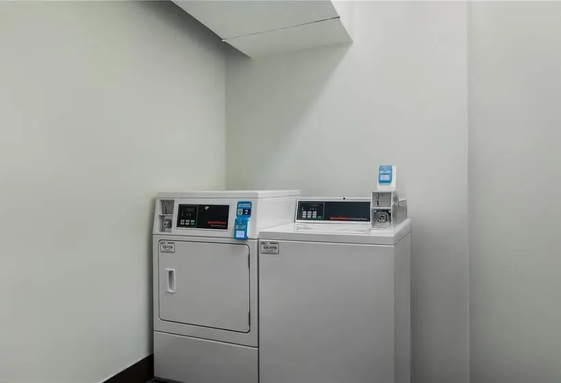 ホテル Quality Suites Ne Indianapolis Fishers