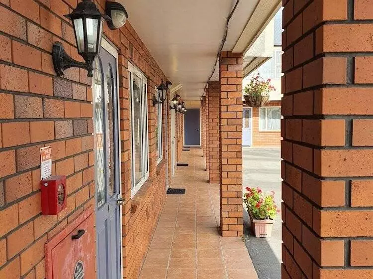 Rosewood Court Motel