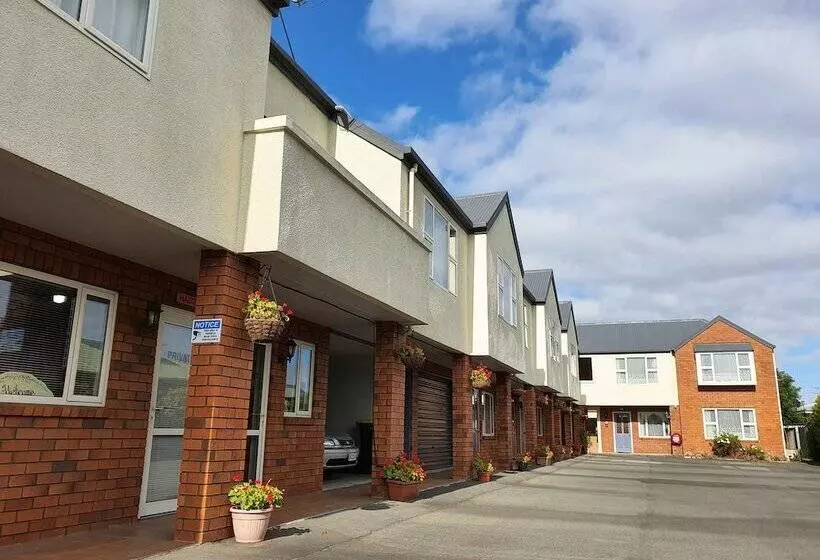 Rosewood Court Motel