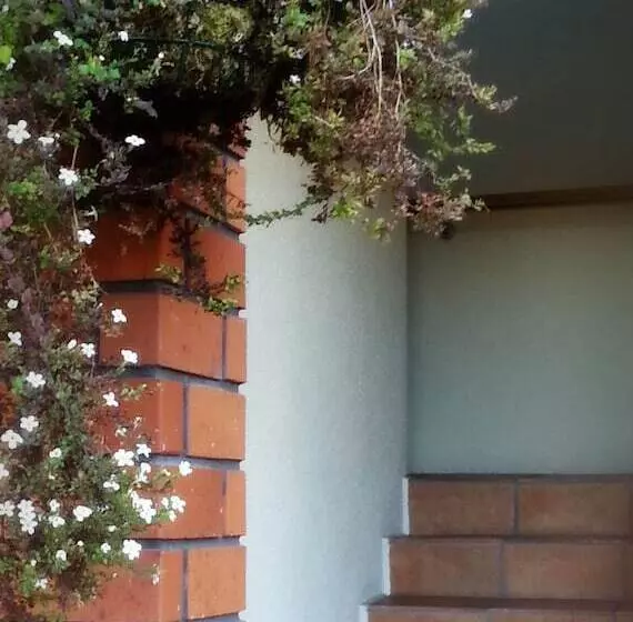 Rosewood Court Motel
