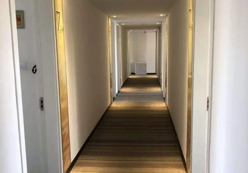 Hotelli 7 Days Premium·tongliao Rtmart