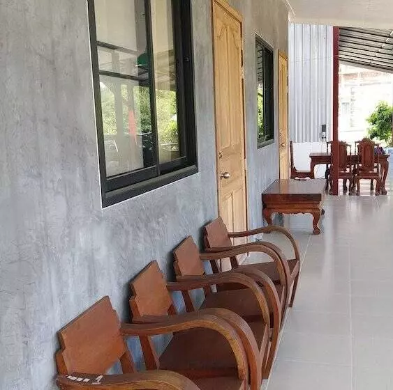 هتل Baan Saun Homestay By Lamyai Khunmae