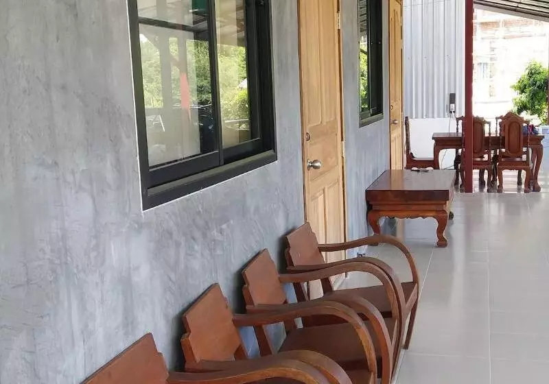 هتل Baan Saun Homestay By Lamyai Khunmae