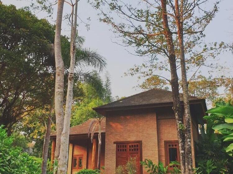 Hotel Chayana Resort