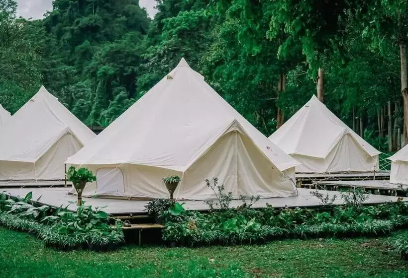 Hotelli Chayana Resort