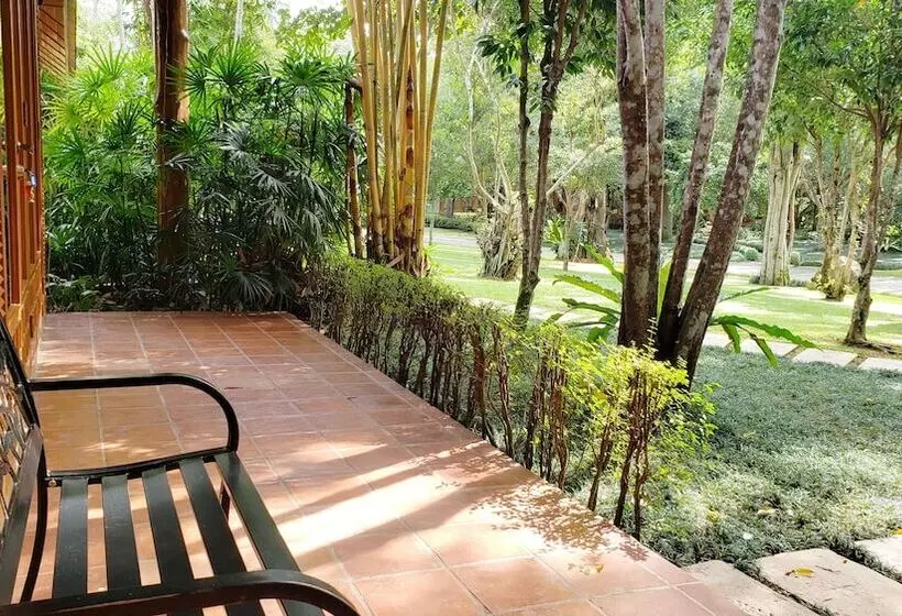 Hotelli Chayana Resort