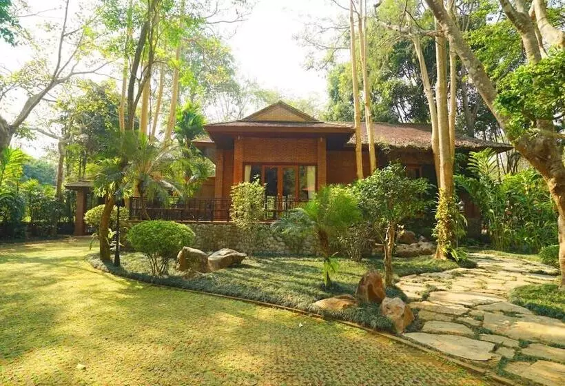 Hotelli Chayana Resort