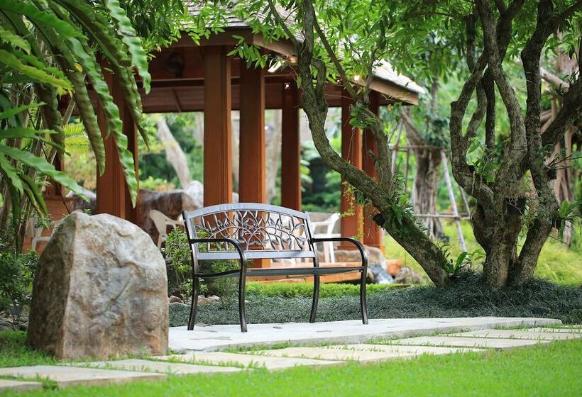 Hotel Chayana Resort