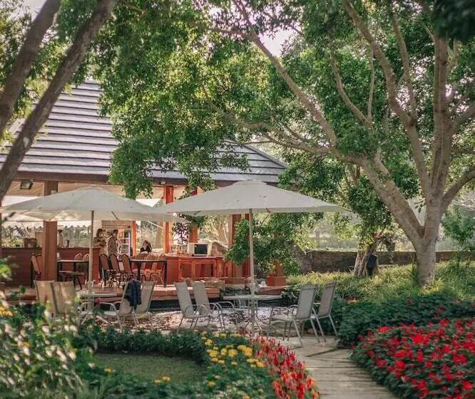 Hotelli Chayana Resort