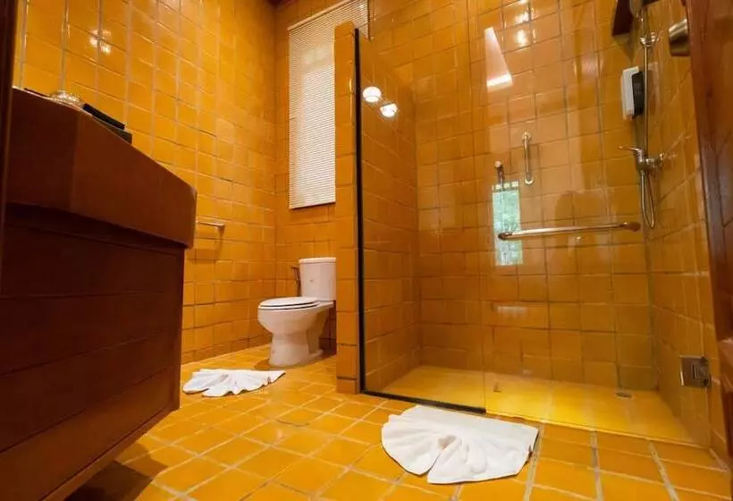 Hotelli Chayana Resort