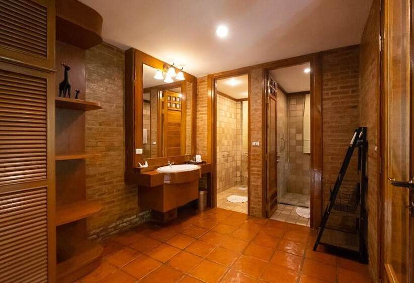 Hotel Chayana Resort